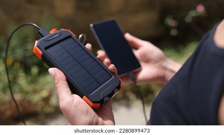 “How a solar power bank works with solar panels and charging ports”